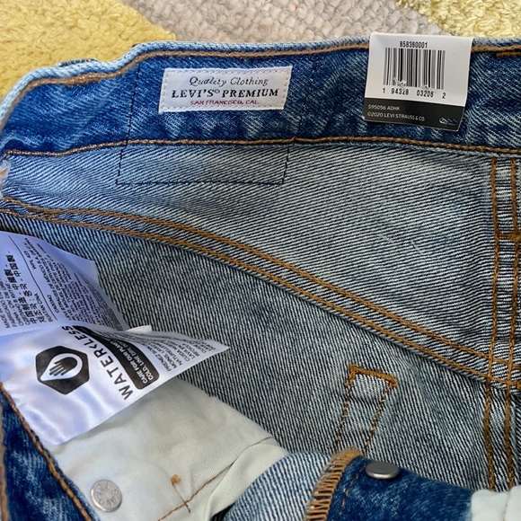 501 Micro Short in Teeny Weeny
LEVI'S
26 - Picture 7 of 9